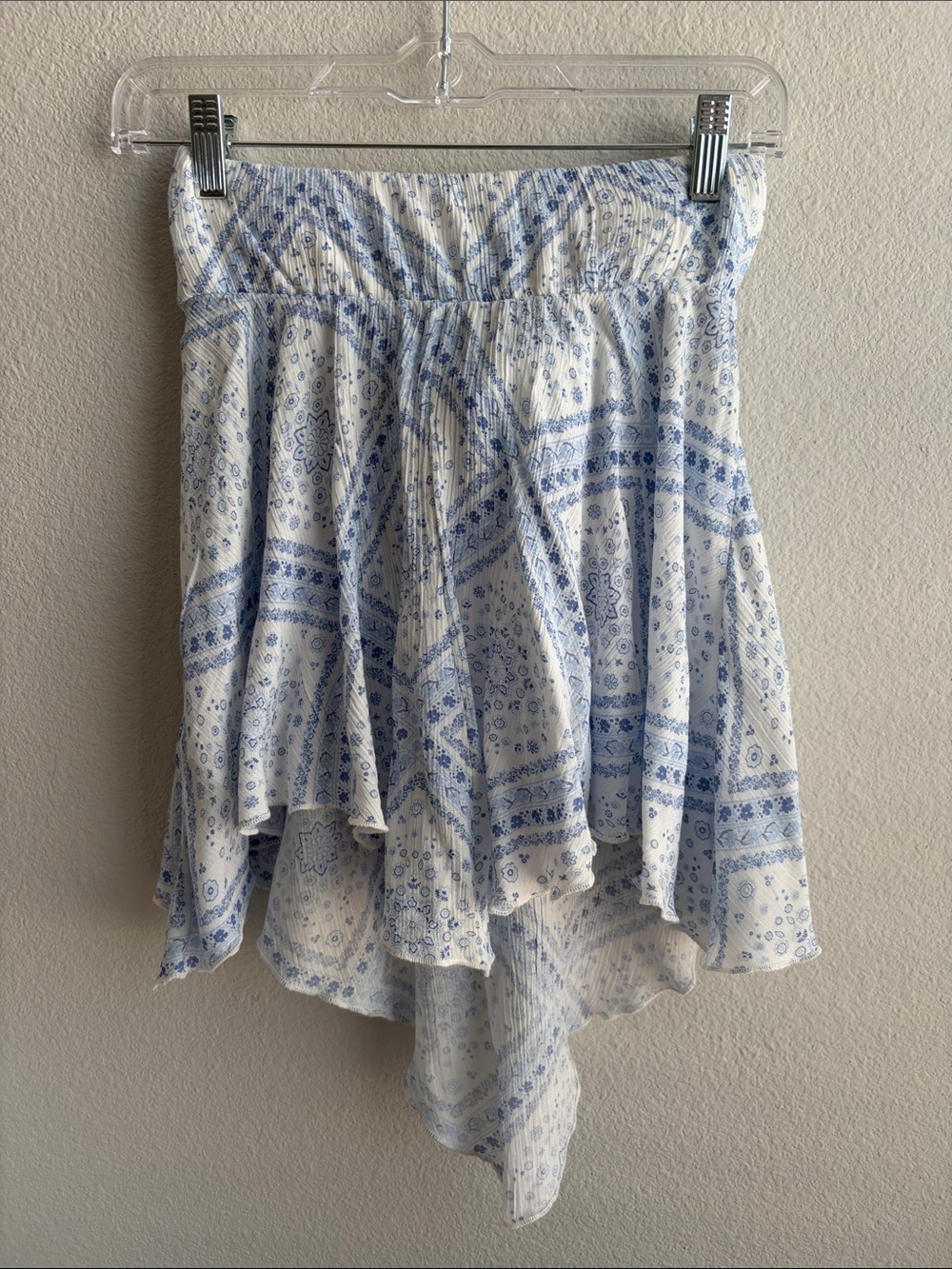 Hollister White and Light Blue Bandana-Print Handkerchief Hem top